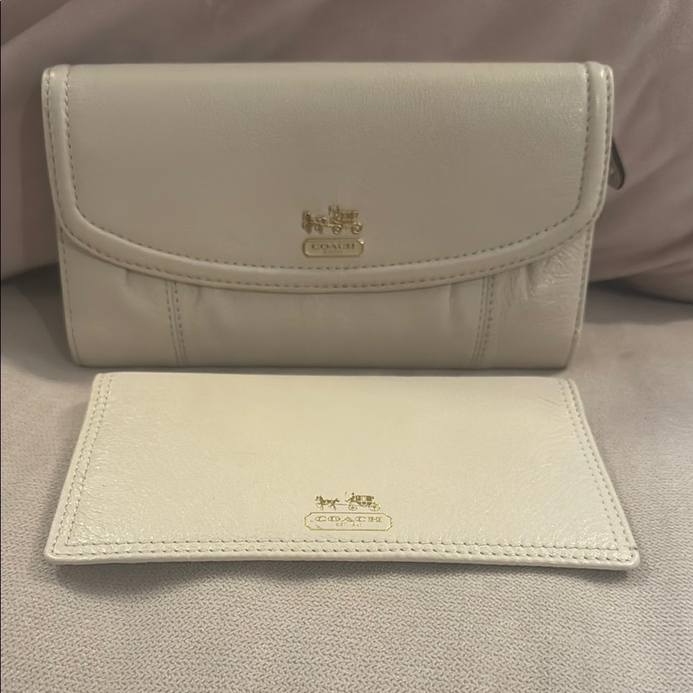 Coach Cream Leather Wallet Collection